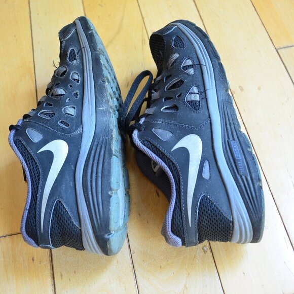 Nike Shoes Size 5.5Y - Picture 3 of 8